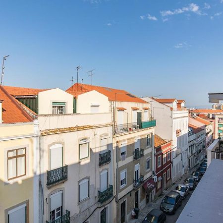 Lovelystay - Sunny 1Bdr Apartment W/Terrace Lisboa Exteriör bild
