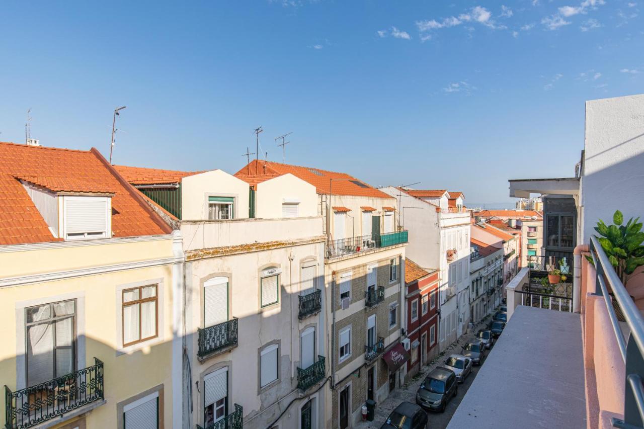 Lovelystay - Sunny 1Bdr Apartment W/Terrace Lisboa Exteriör bild