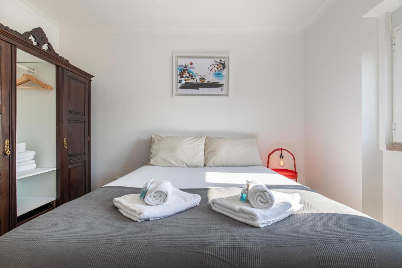 Lovelystay - Sunny 1Bdr Apartment W/Terrace Lisboa Exteriör bild