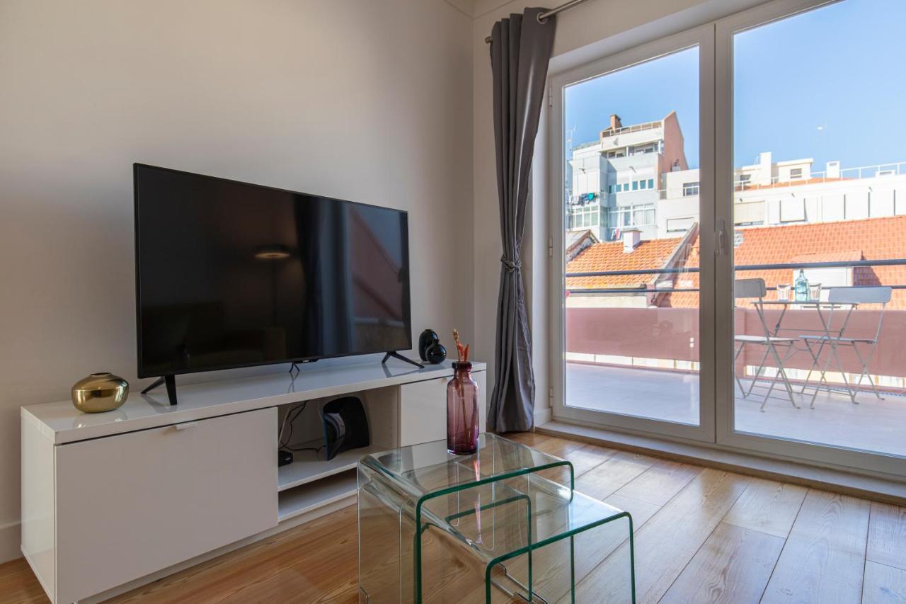 Lovelystay - Sunny 1Bdr Apartment W/Terrace Lisboa Exteriör bild