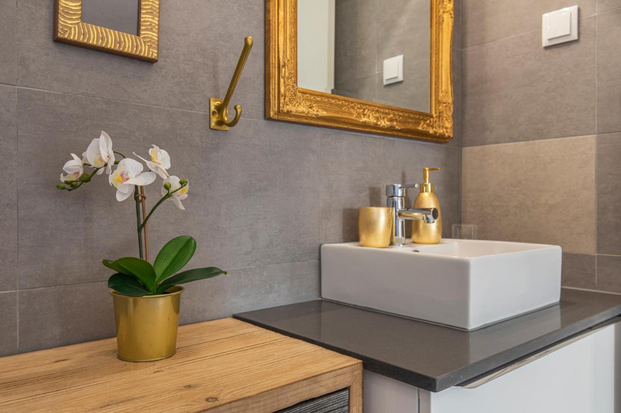 Lovelystay - Sunny 1Bdr Apartment W/Terrace Lisboa Exteriör bild