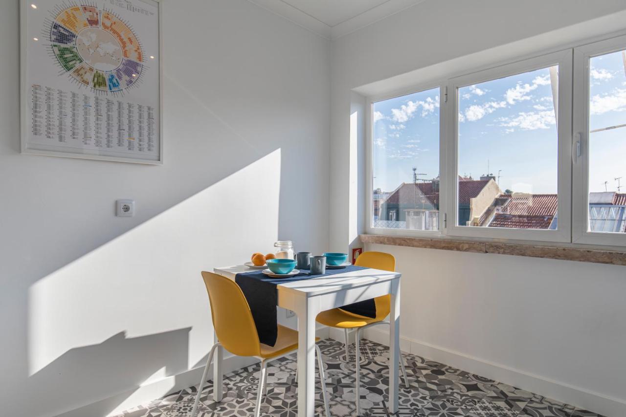 Lovelystay - Sunny 1Bdr Apartment W/Terrace Lisboa Exteriör bild